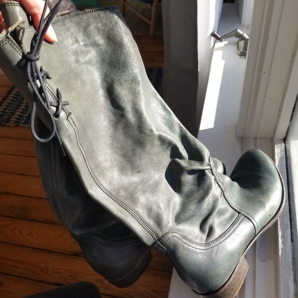 BARNEYS NEWYORK REAL LEATHER BOOTS